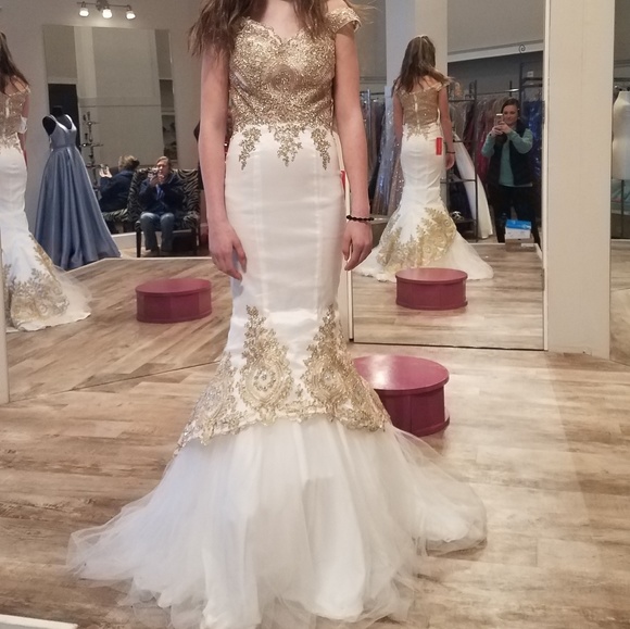 Prom/Pageant Dress - Picture 4 of 8